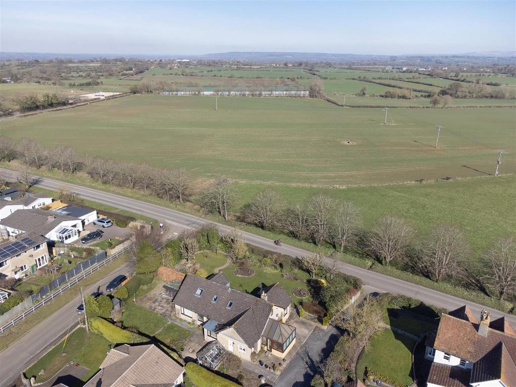 2 High Street Steeple Ashton BA14 6 EL (4 BED)(DRON