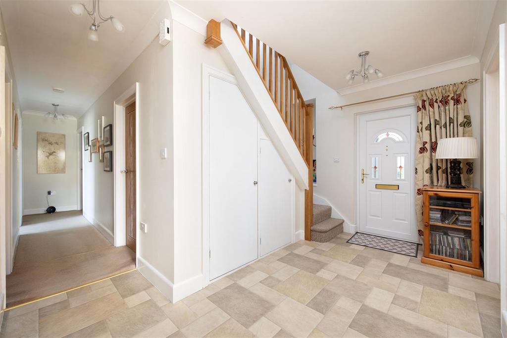 2 High Street Steeple Ashton BA14 6 EL (4 BED)(DRON