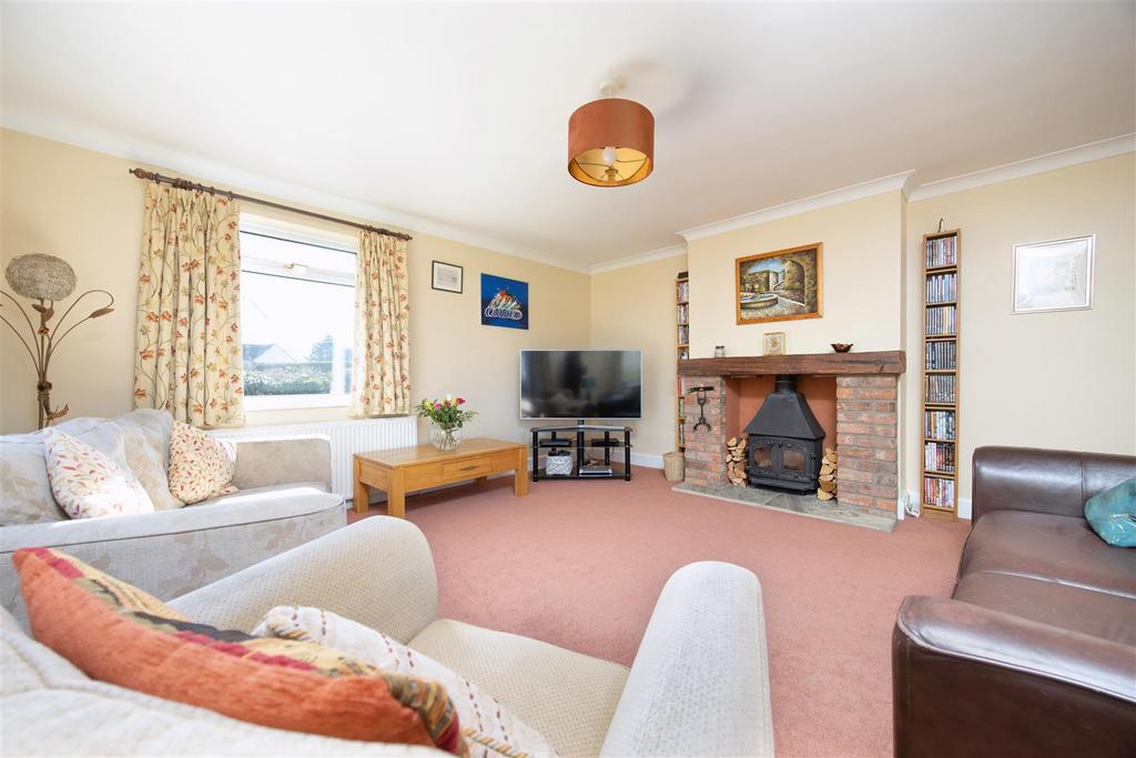 2 High Street Steeple Ashton BA14 6 EL (4 BED)(DRON