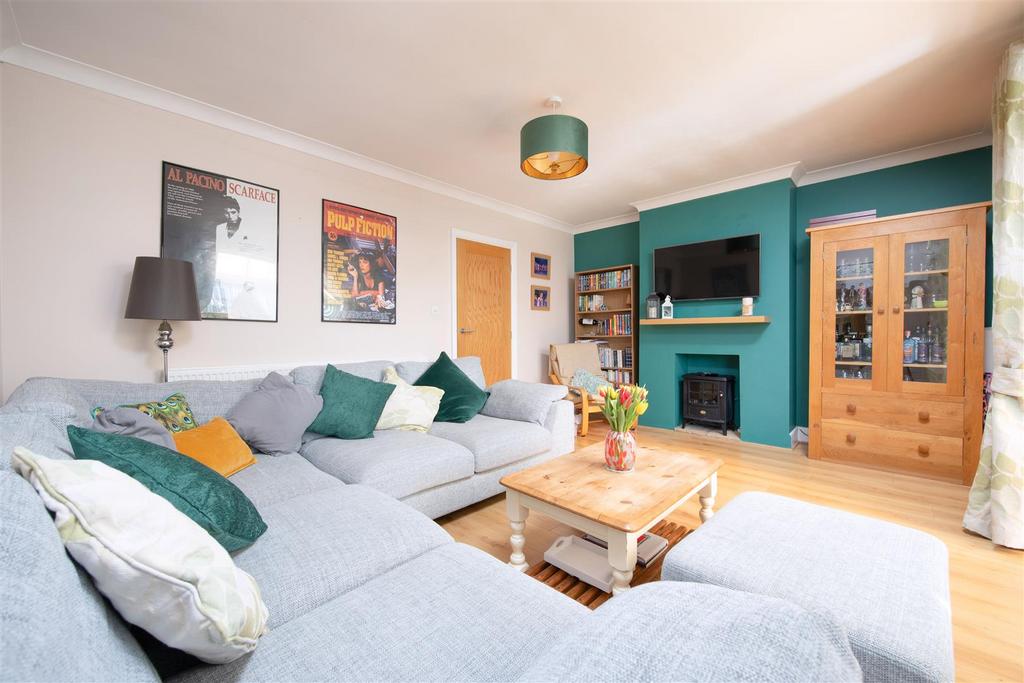 2 High Street Steeple Ashton BA14 6 EL (4 BED)(DRON