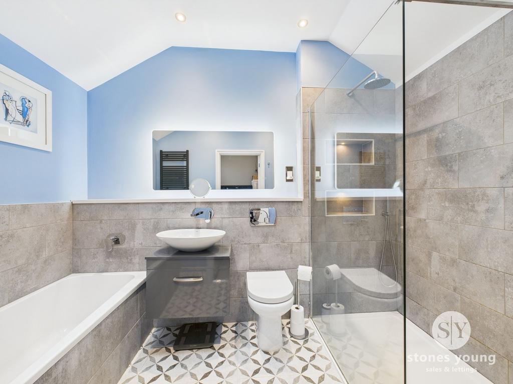 En-suite Bathroom