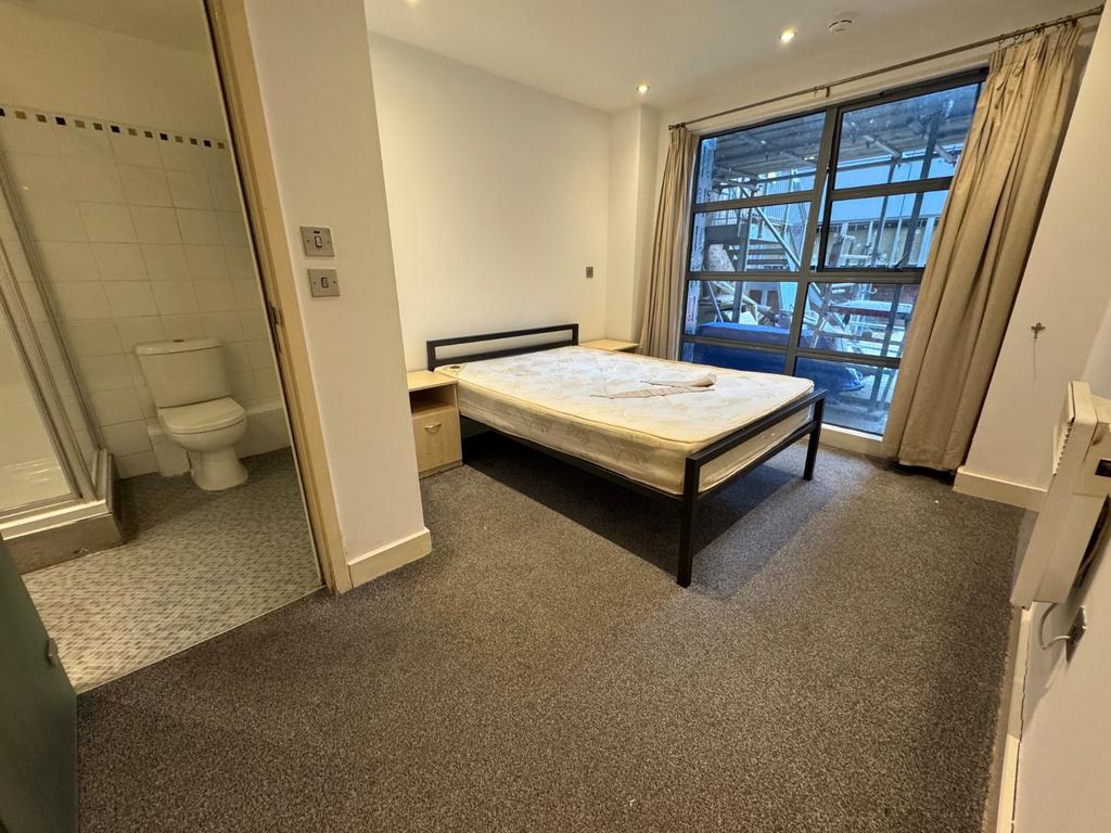 Apartment in Nottinghamshire - View 4