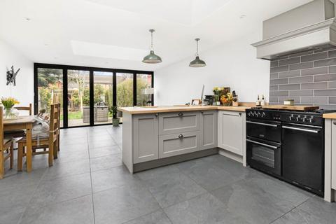15 Barkham Road, Wokingham, RG41 2XR