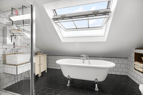 15 Barkham Road, Wokingham, RG41 2XR