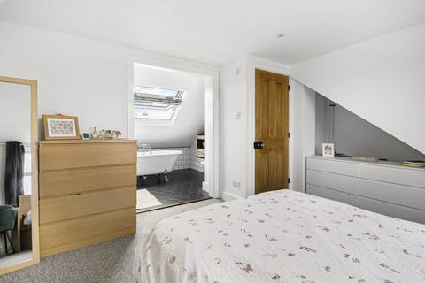 15 Barkham Road, Wokingham, RG41 2XR