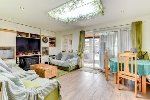 2 bedroom chalet for sale, Prince Avenue, Lancing