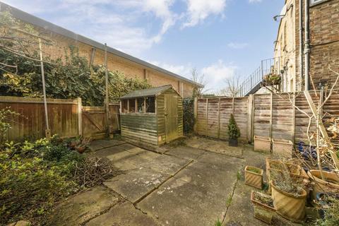 2 bedroom flat for sale, Godstone Road, St Margarets TW1