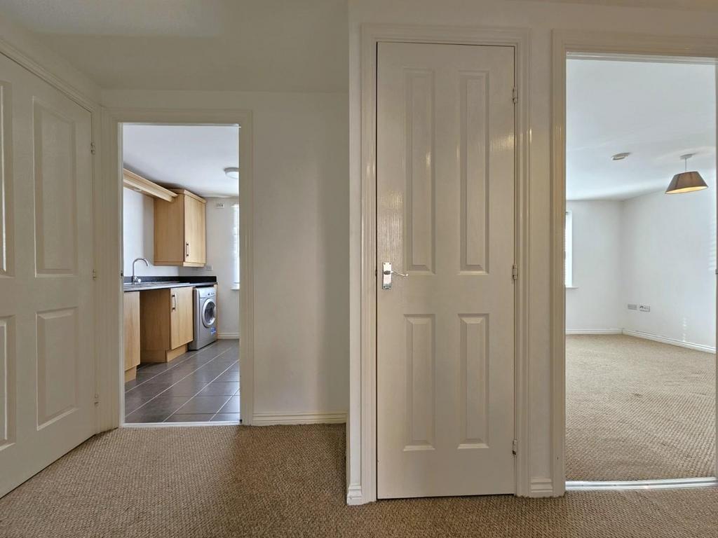 Hallway 2.jpg