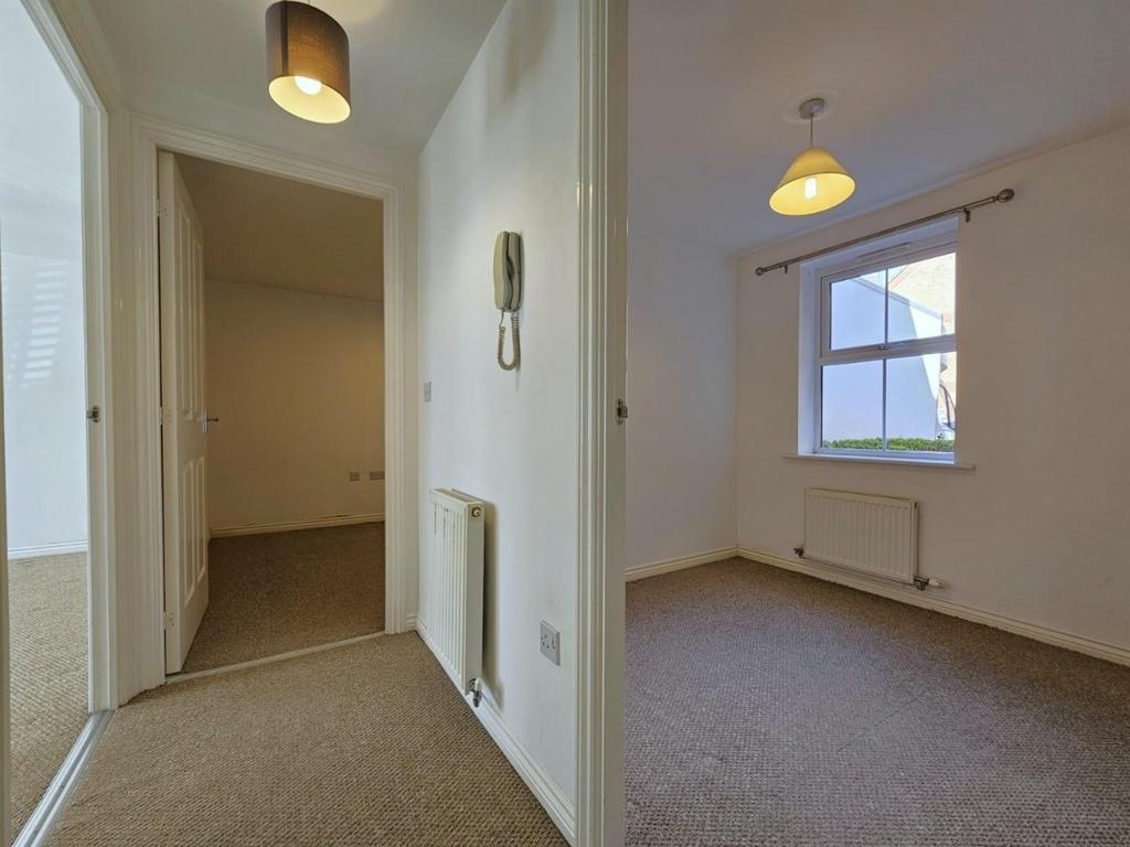 Hallway 1.jpg