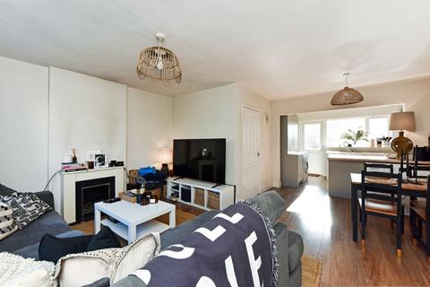 2 bedroom flat for sale, Dove Court, Alton, Hampshire