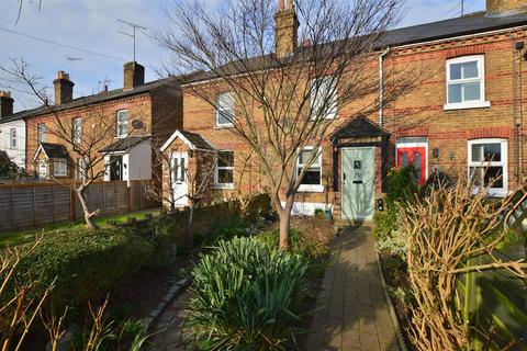 2 bedroom terraced house to rent, Vale Grove, Slough