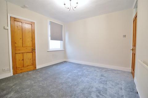 2 bedroom terraced house to rent, Vale Grove, Slough