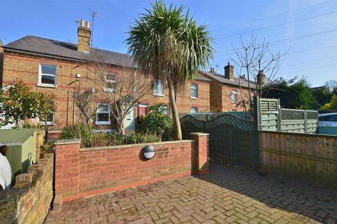 2 bedroom terraced house to rent, Vale Grove, Slough