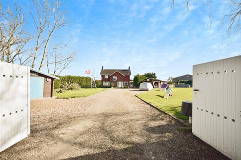 4 bedroom house for sale, Harty Ferry Road, Leysdown-On-Sea, Sheerness