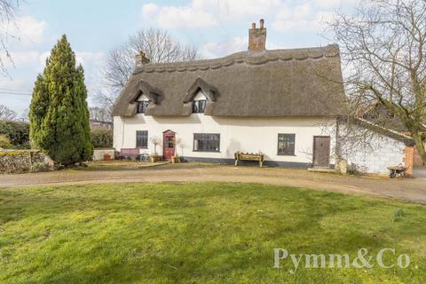 6 bedroom cottage for sale, Lundy Green, Norwich NR15