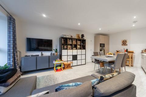 2 bedroom flat for sale, Trinity Way, London W3