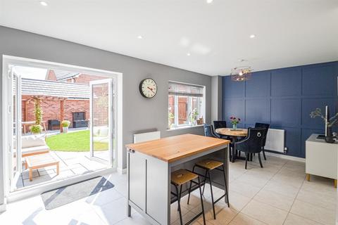 4 bedroom detached house for sale, Bar Hill Close, Runcorn WA7