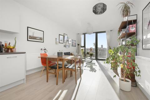 2 bedroom flat for sale, Woodberry Down, Hackney