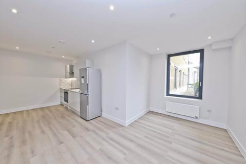 1 bedroom flat to rent, Streamside House, Uxbridge