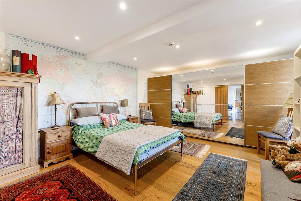 Bedroom/Family Room