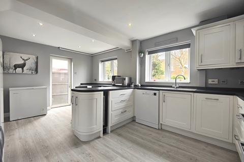 8 Betjeman Walk, Yateley, GU46 6YP