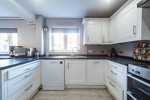 8 Betjeman Walk, Yateley, GU46 6YP