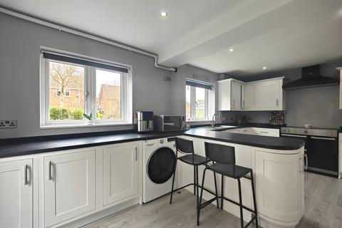 8 Betjeman Walk, Yateley, GU46 6YP