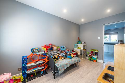 8 Betjeman Walk, Yateley, GU46 6YP