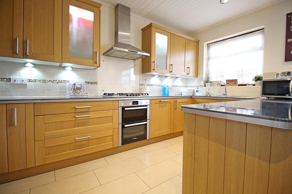 4 bedroom semi-detached for rent