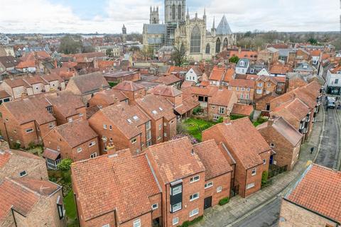 3 bedroom terraced house to rent, Aldwark, York City Centre, YO1 7BU
