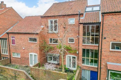 3 bedroom terraced house to rent, Aldwark, York City Centre, YO1 7BU