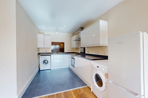 2 bedroom flat to rent, Chingford Mount Road