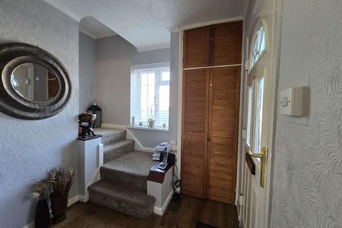 3 bedroom semi-detached house for sale, Luton LU2