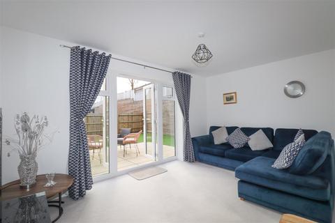 2 bedroom end of terrace house for sale, Ontario Road, Farnborough GU14