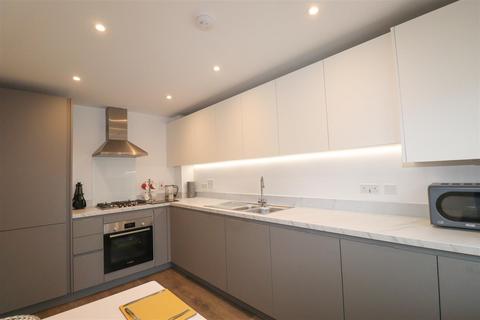 2 bedroom end of terrace house for sale, Ontario Road, Farnborough GU14