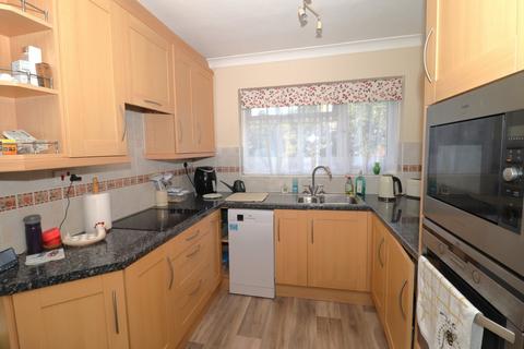 2 bedroom flat for sale, Sutherland Avenue, Bexhill on Sea, TN39