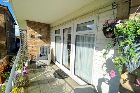2 bedroom flat for sale, Sutherland Avenue, Bexhill on Sea