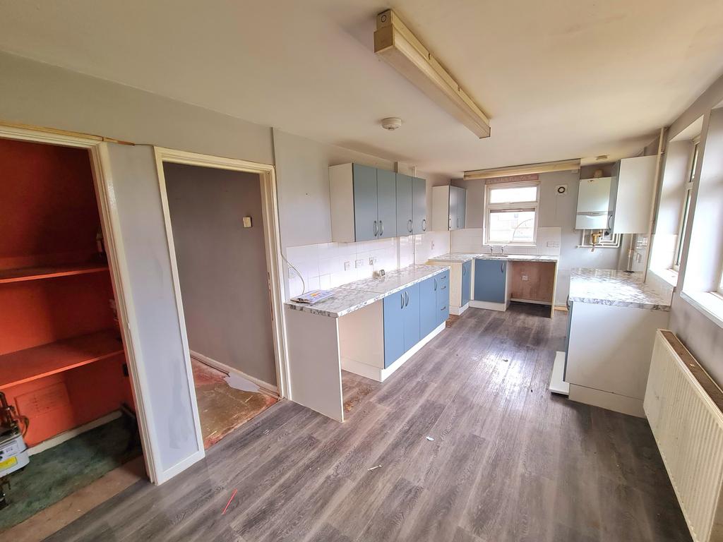 19-02-2025  19-33-24 35 banbury   kitchen jpg