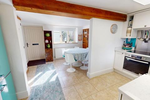 2 bedroom cottage for sale, West End, Bugbrooke, Northampton, NN7 3PF