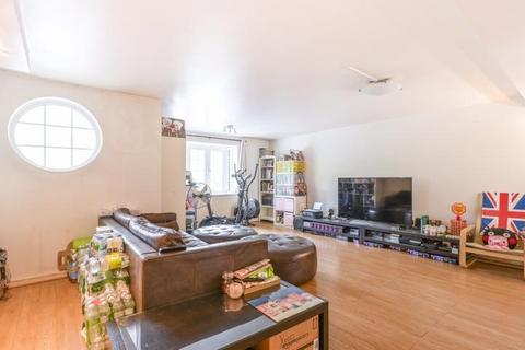 3 bedroom flat for sale, St Georges Square, London, E14