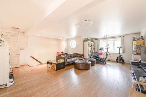 3 bedroom flat for sale, St Georges Square, London, E14