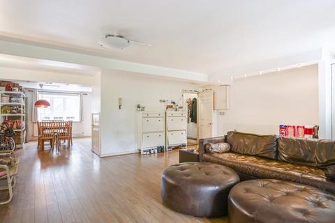 3 bedroom flat for sale, St Georges Square, London, E14