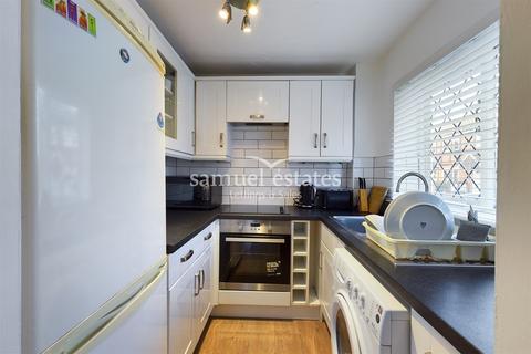 1 bedroom flat to rent, Heathfield Drive, Mitcham, CR4