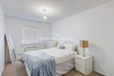 1 bedroom flat to rent, Heathfield Drive, Mitcham, CR4