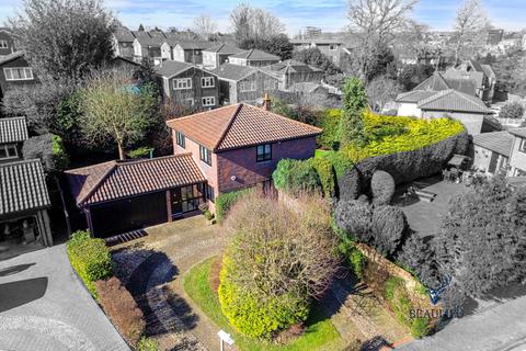 4 bedroom detached house for sale, Brentwood CM14