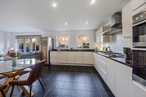 28 Veysey Close, Exeter, EX2 6AS