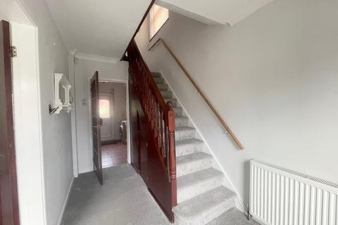 3 bedroom semi-detached house to rent, Sandstone Road, Wincobank