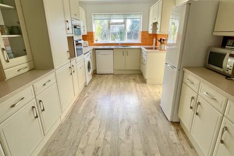 2 Springdale Grove, Corfe Mullen, Wimborne, BH21 3QT
