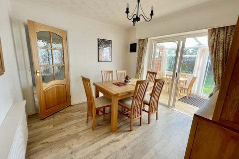 2 Springdale Grove, Corfe Mullen, Wimborne, BH21 3QT