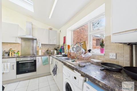 5 bedroom terraced house to rent, Broadgate, Beeston